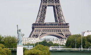 La statue de la Liberté la plus connue à Paris est sans conteste celle de l'île aux Cygnes.